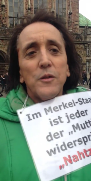 Sybill Constance De Buer bei der Kundgebung auf dem Bremer Marktplatz am 27. März 2018.