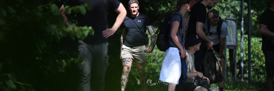 Mario Müller bei einer neonazistischen Wanderung zur NS-Kultstätte „Stedingsehre“ im Bremer Umland am 15. Juli 2023. Foto: © recherche-nord · CC BY-NC 4.0. Recherche Nord